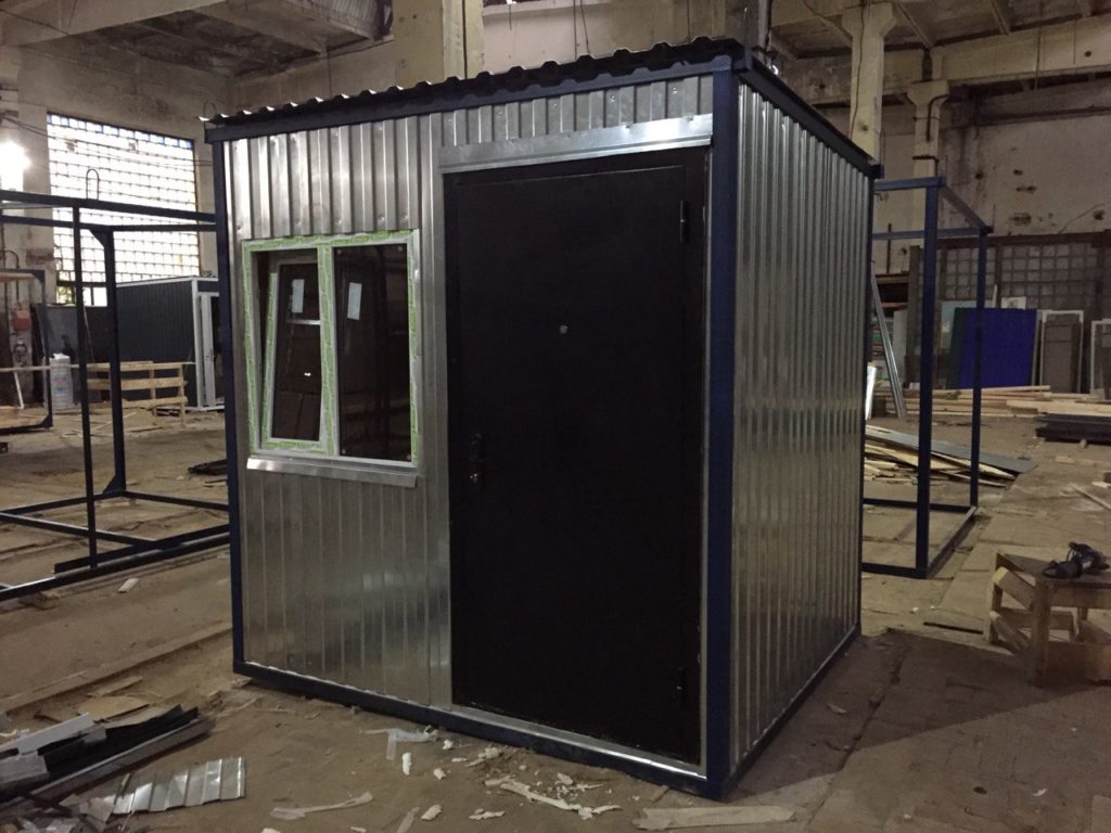 bytovka-s-odnim-oknom-2-4x2-4-smartbox-stroy