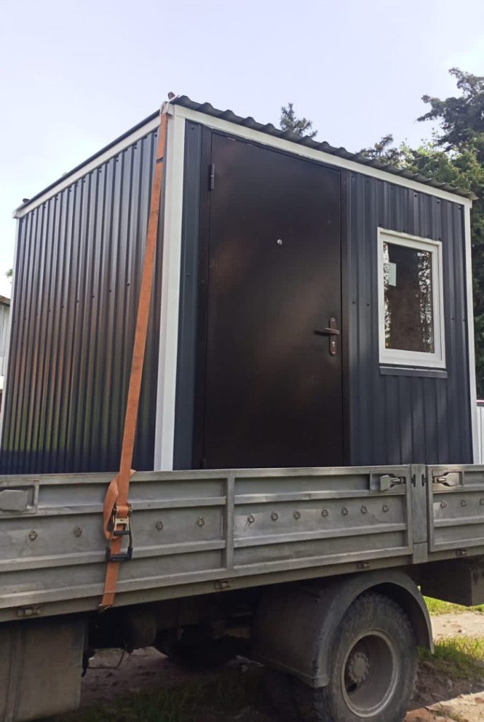 bytovka-s-odnim-oknom-2-4x2-4-smartbox-stroy
