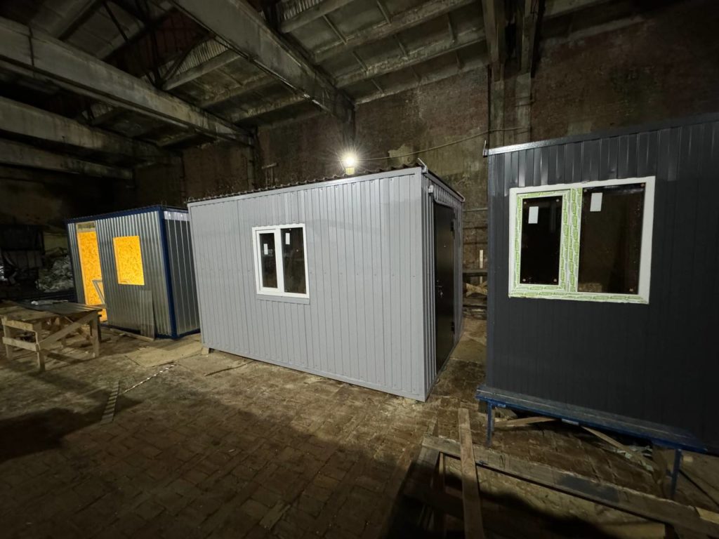 bytovka-s-odnim-oknom-4x2-4-smartbox-stroy