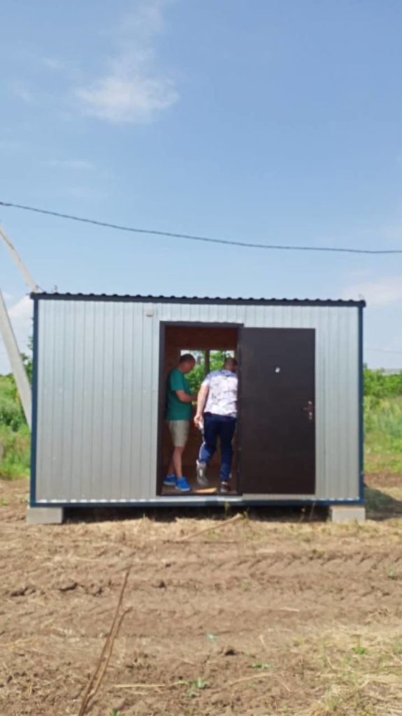 bytovka-s-odnim-oknom-4x2-4-smartbox-stroy