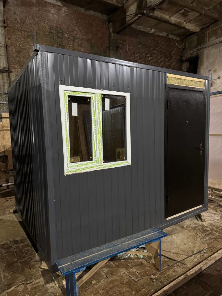 bytovka-s-odnim-oknom-3x2-4-smartbox-stroy