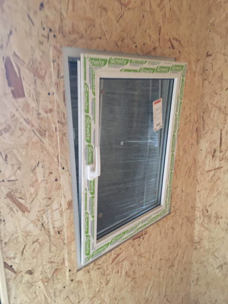 bytovka-s-odnim-oknom-3x2-4-smartbox-stroy