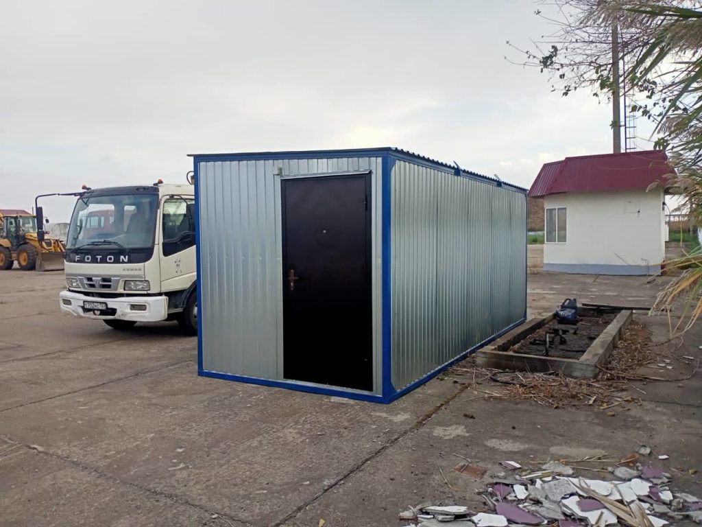bytovka-s-odnim-oknom-v-torce-6x2-4-smartbox-stroy