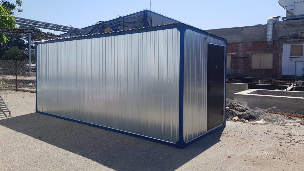 bytovka-s-odnim-oknom-v-torce-6x2-4-smartbox-stroy