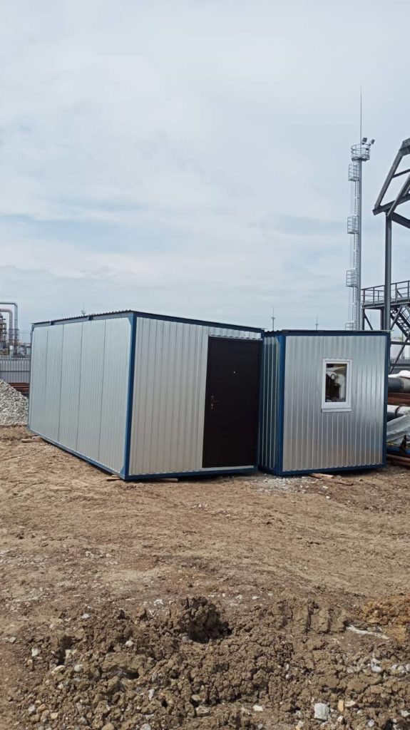 bytovka-s-odnim-oknom-v-torce-6x2-4-smartbox-stroy